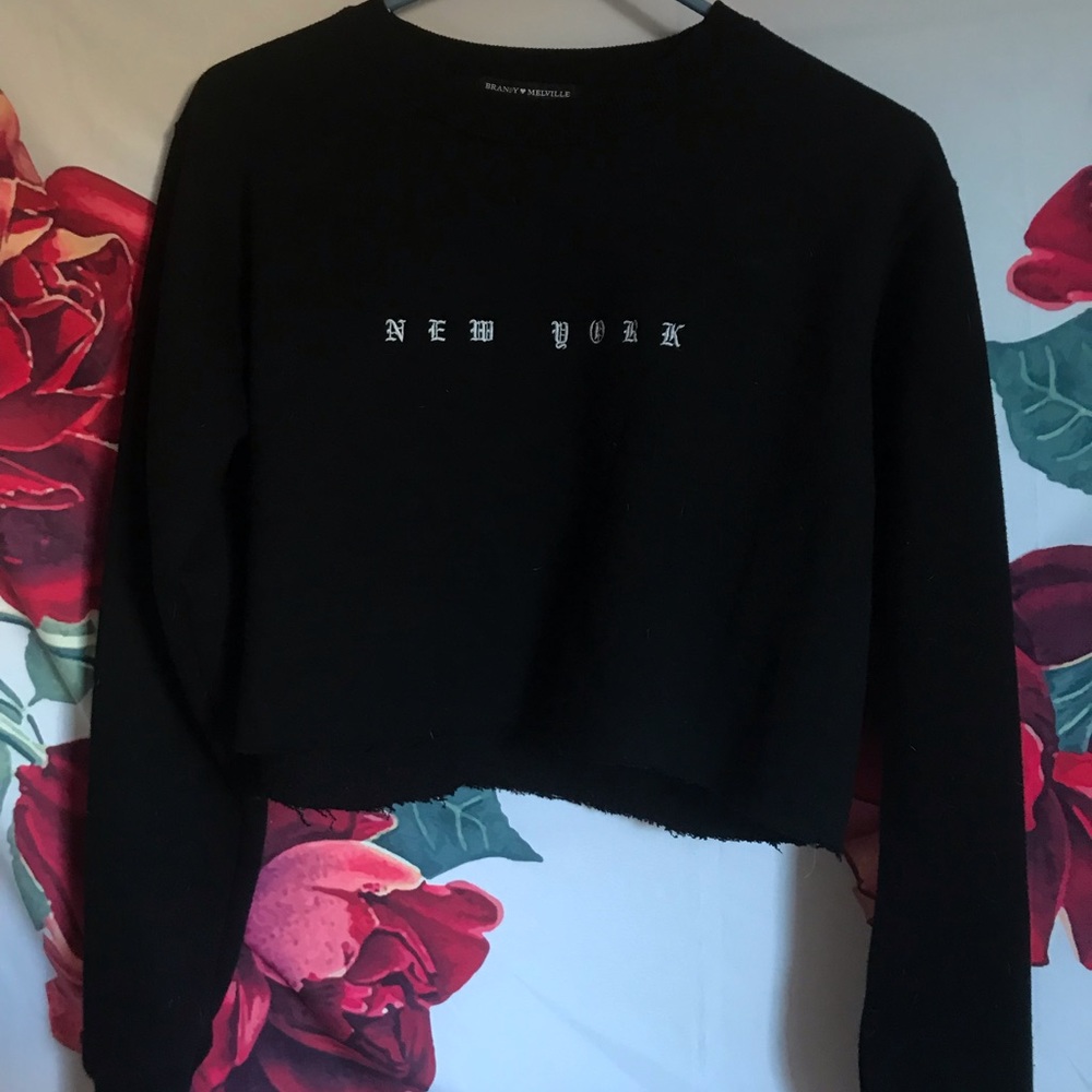 Black cropped crew neck sweatshirt.